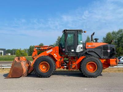 Hitachi ZW180-5B Photo 1