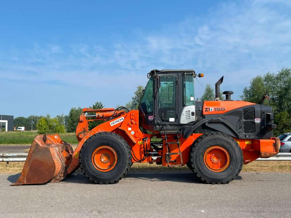 Hitachi ZW180-5B Photo 1