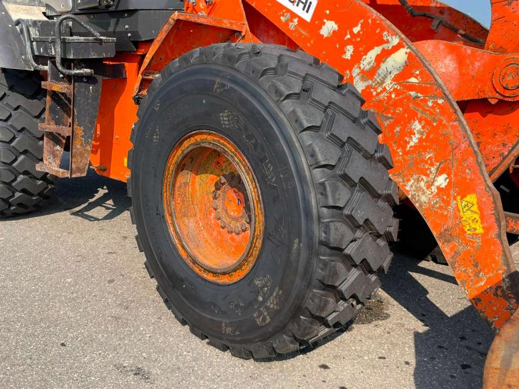 Hitachi ZW180-5B Photo 12