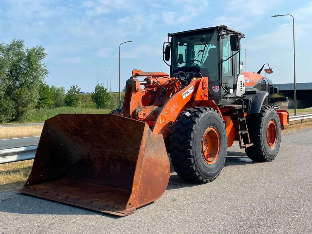 Hitachi ZW180-5B Photo 2