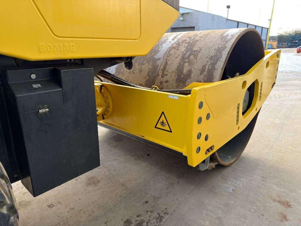 Bomag BW213D-5 Photo 10