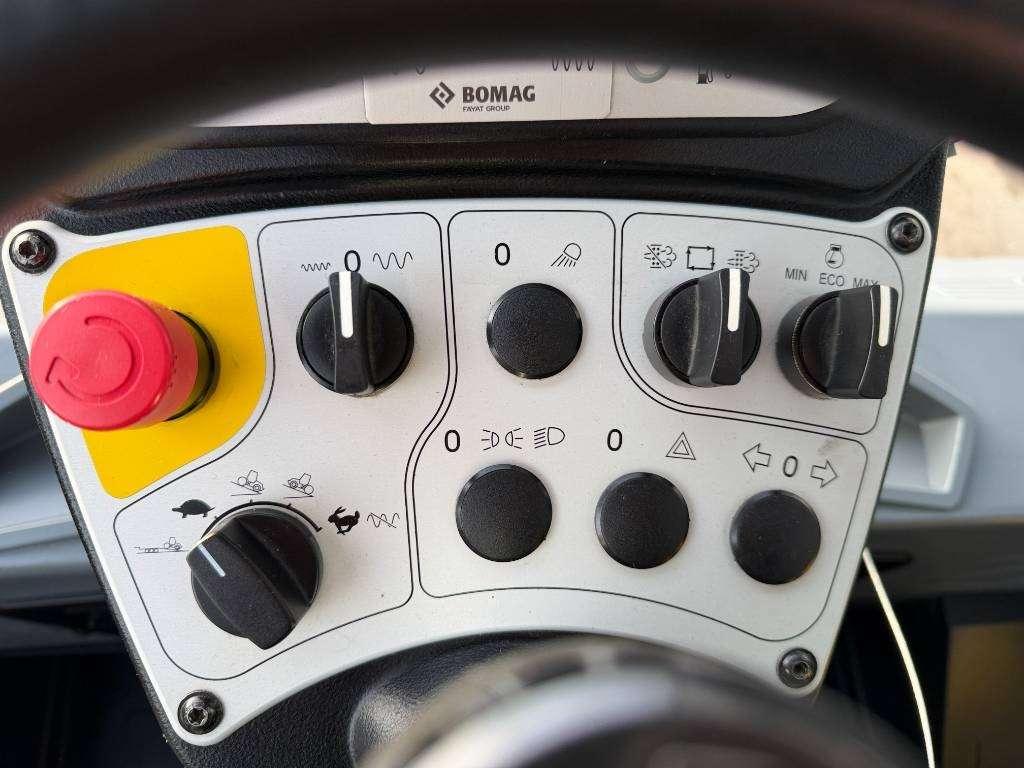 Bomag BW213D-5 Photo 17