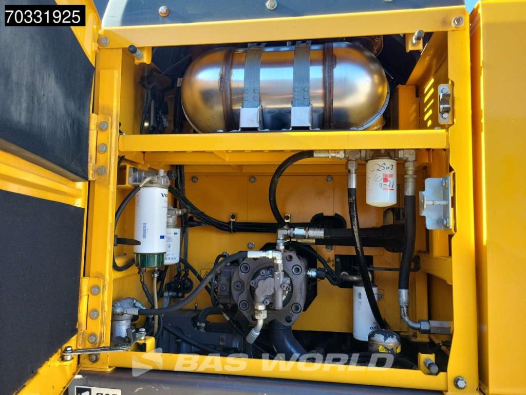 Volvo EC250 E L Photo 17