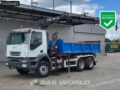 Iveco Trakker 310 6X4 HIAB 122 Duo Kran Crane 8m3 tipper Steelsuspension Big-Axle Euro 3 en vente par BAS World B.V.