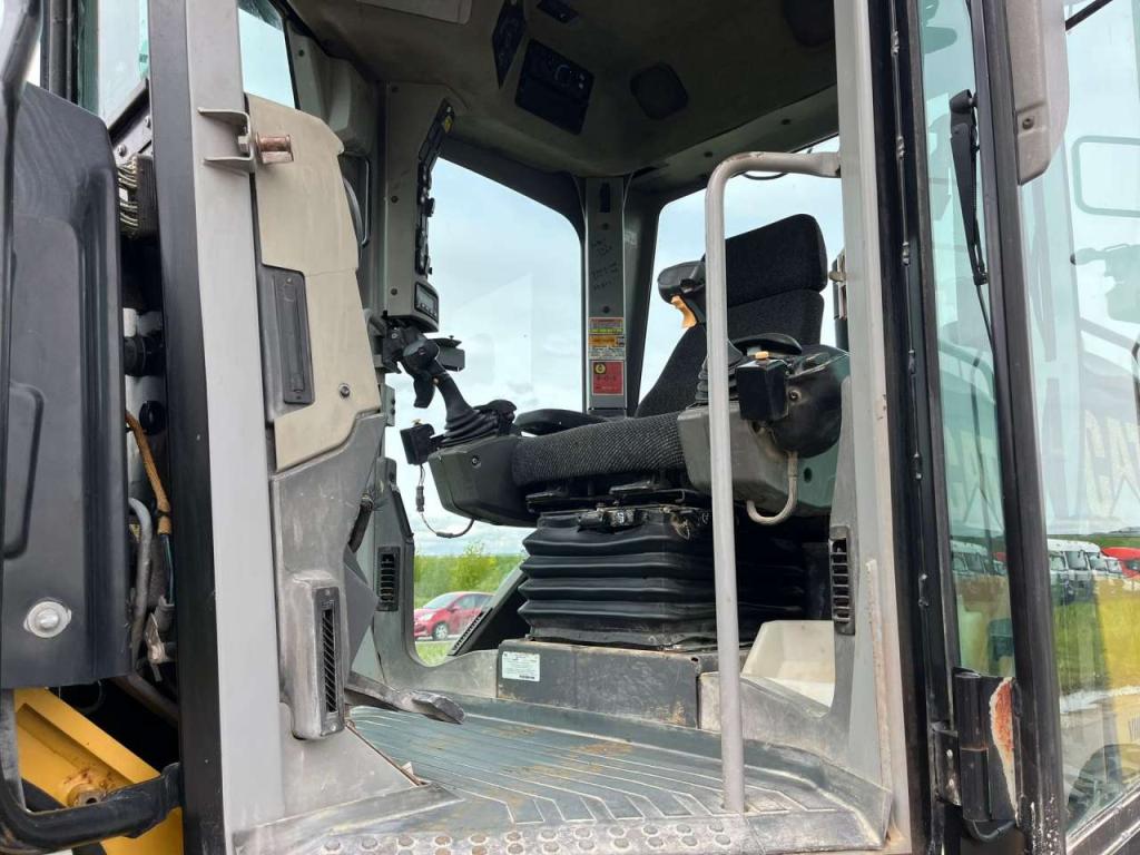 Caterpillar 12M Motor Grader Photo 19