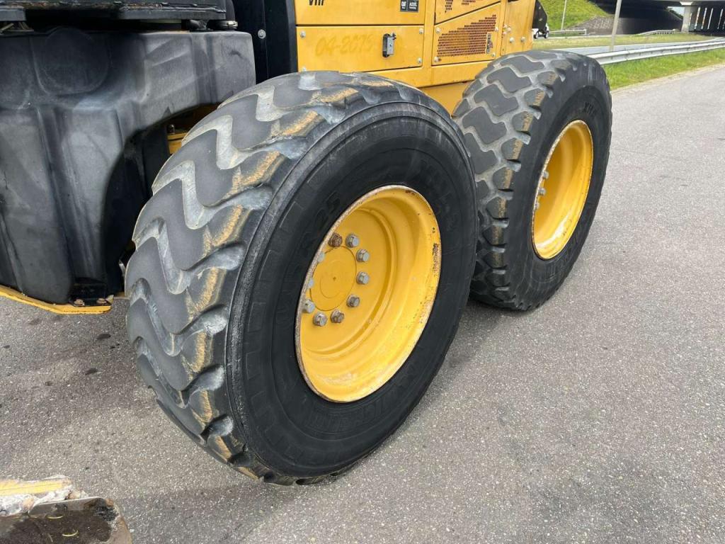 Caterpillar 12M Motor Grader Photo 9