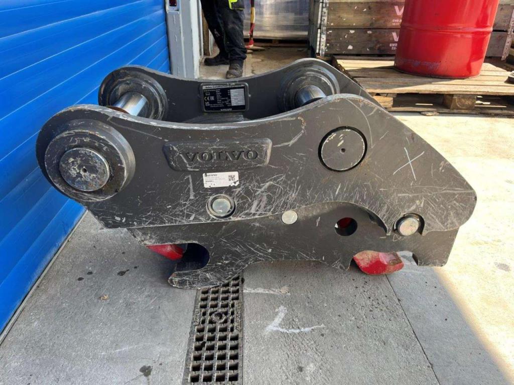 Volvo UNI80 hydraulic quick coupler for 20-26 ton excavators Photo 2
