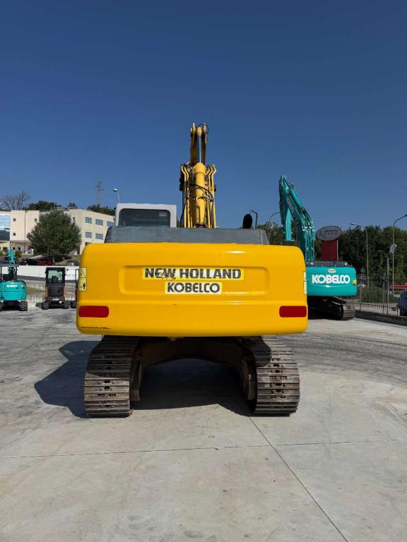 New Holland Kobelco E215 Photo 2