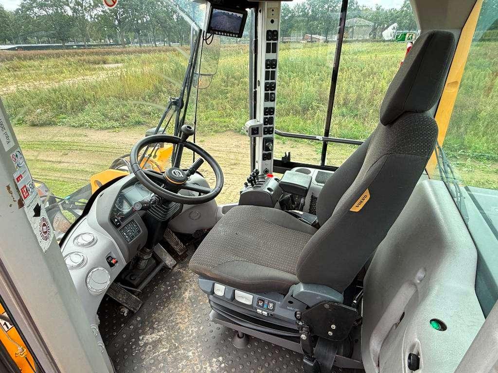 Volvo L90H - 3rd Function / Quick Coupler Photo 8