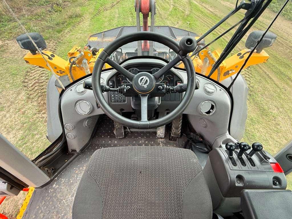 Volvo L90H - 3rd Function / Quick Coupler Photo 9