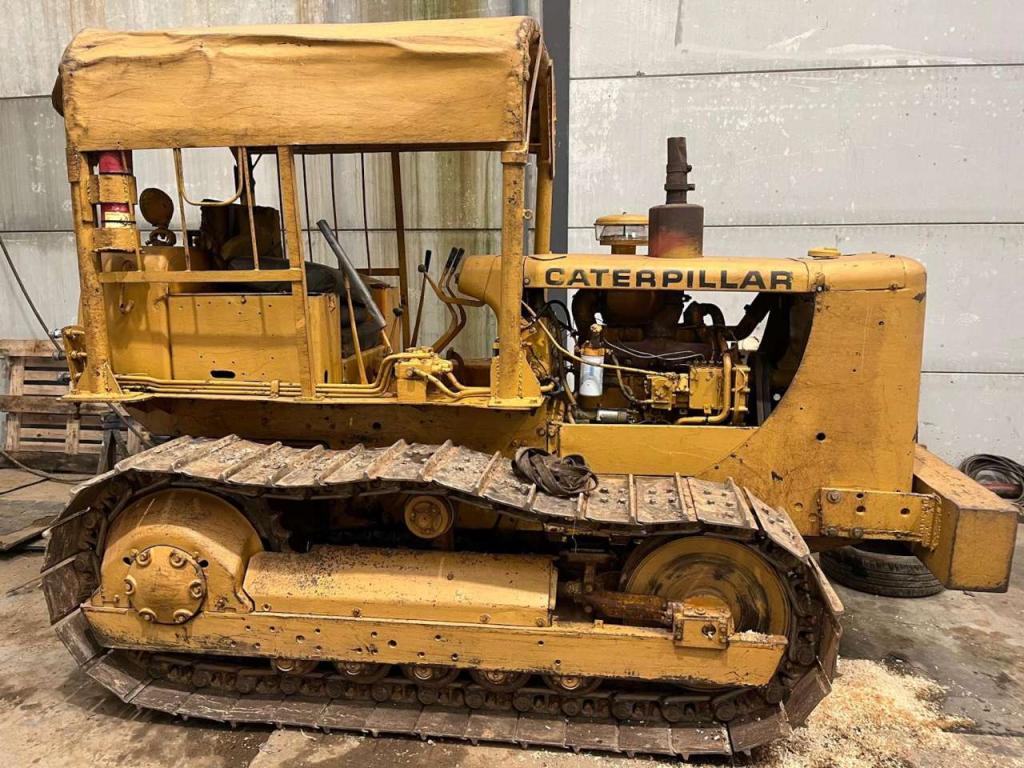 Caterpillar D4 Photo 1