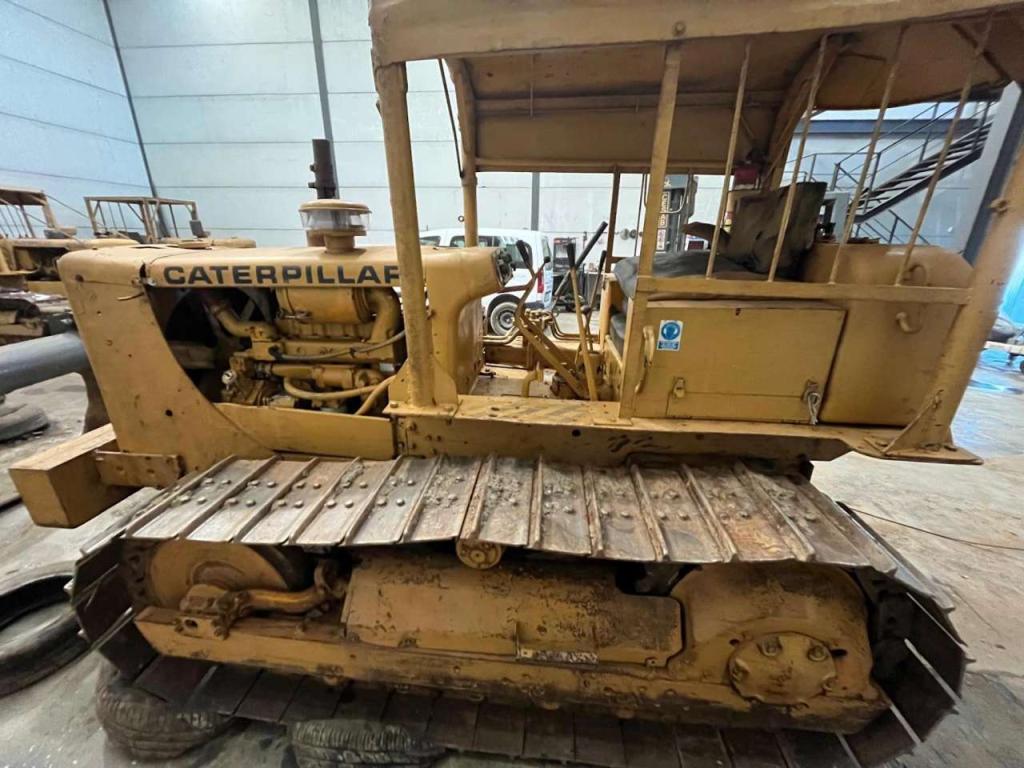 Caterpillar D4 Photo 2