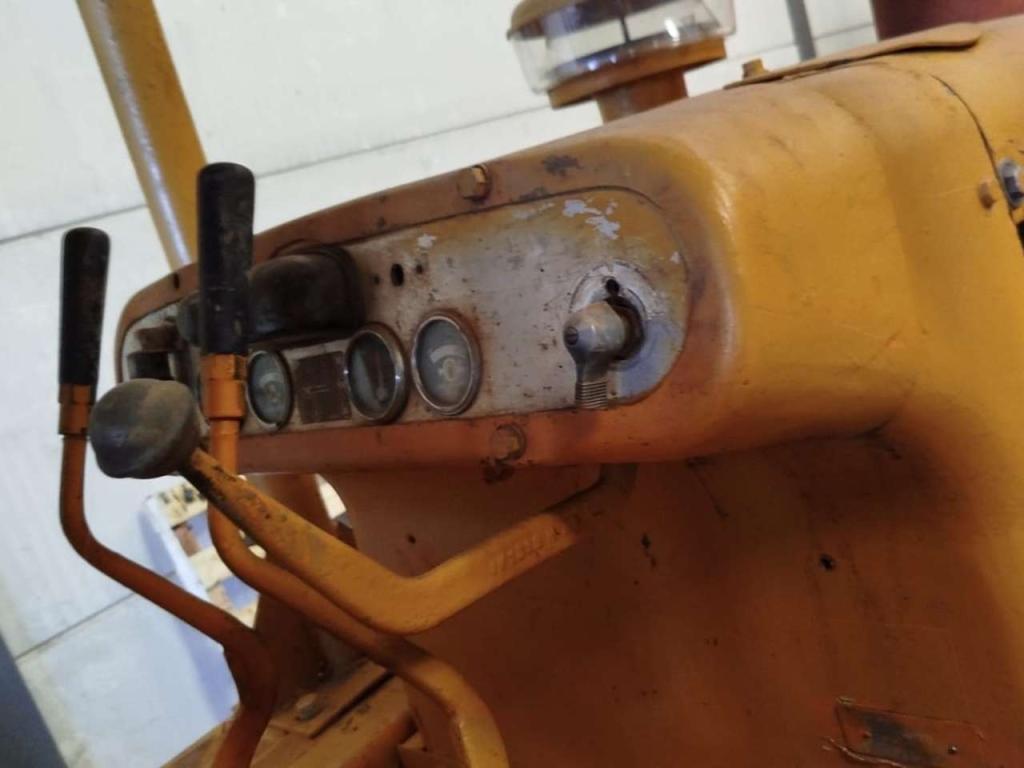 Caterpillar D4 Photo 6