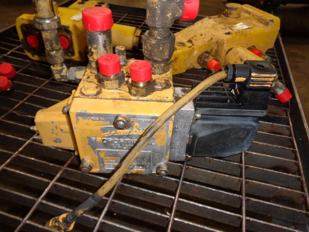 Valve proportionnelle pour Caterpillar 322 B Photo 1