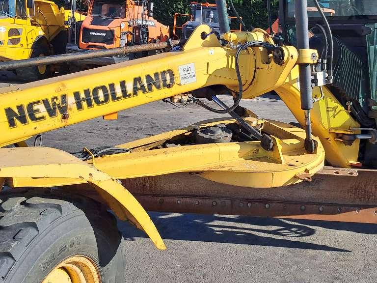 New Holland F106.7A Photo 8