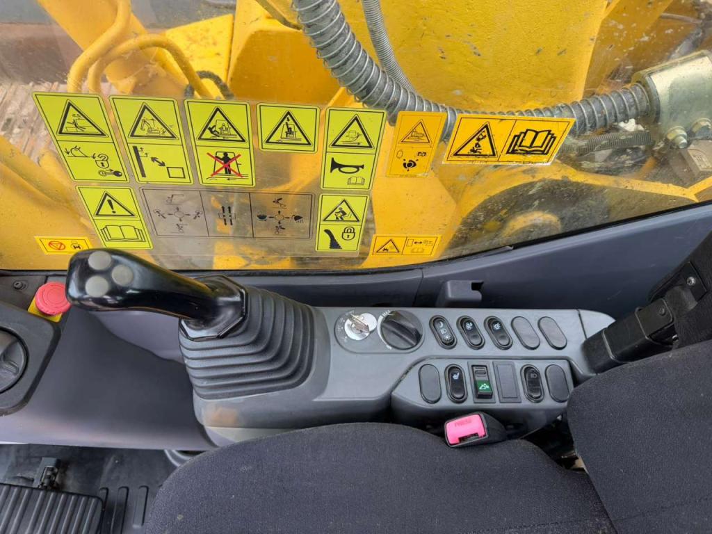 Komatsu HB215LC-1 HYBRID Photo 30