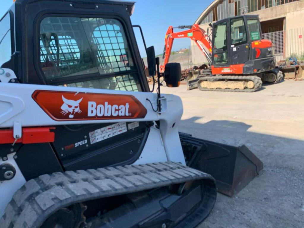 Bobcat T76 Photo 8