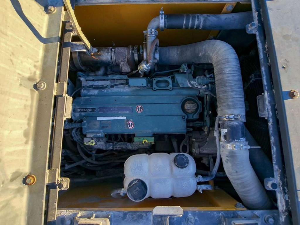 Volvo EC220E Photo 11