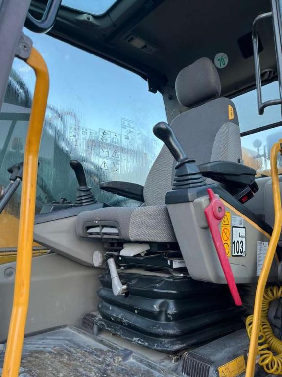 Volvo EC220E Photo 13