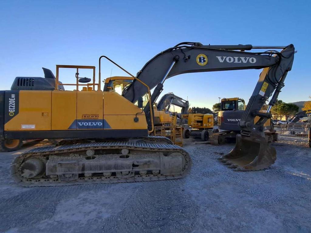 Volvo EC220E Photo 5