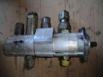 Pompe hydraulique pour Caterpillar 988H en vente par CERVETTI TRACTOR Srl