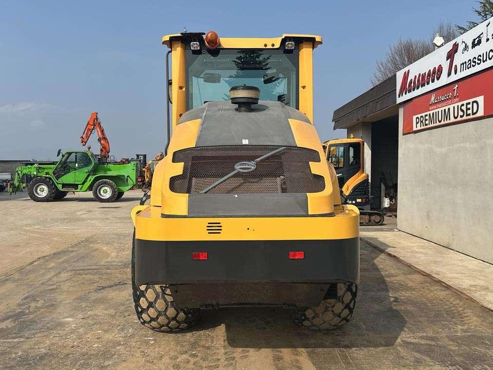 Volvo SD160B Photo 22