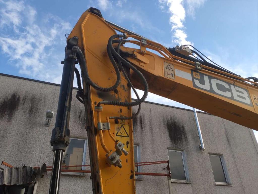 JCB 220XLC Photo 11