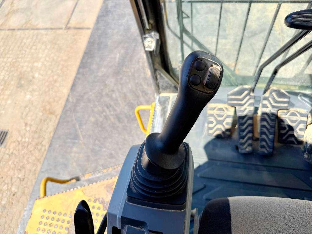 Caterpillar 390F - German Machine / Camera / Quick Coupler Photo 10