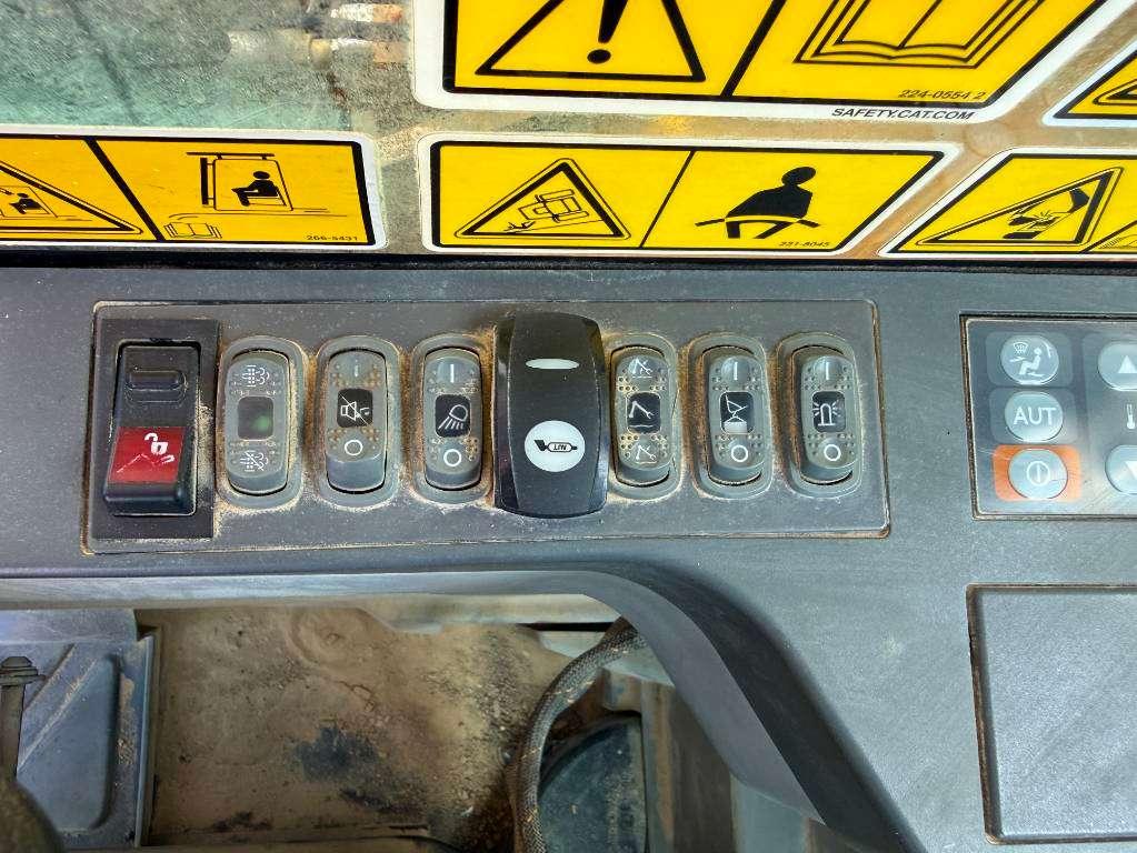 Caterpillar 390F - German Machine / Camera / Quick Coupler Photo 14