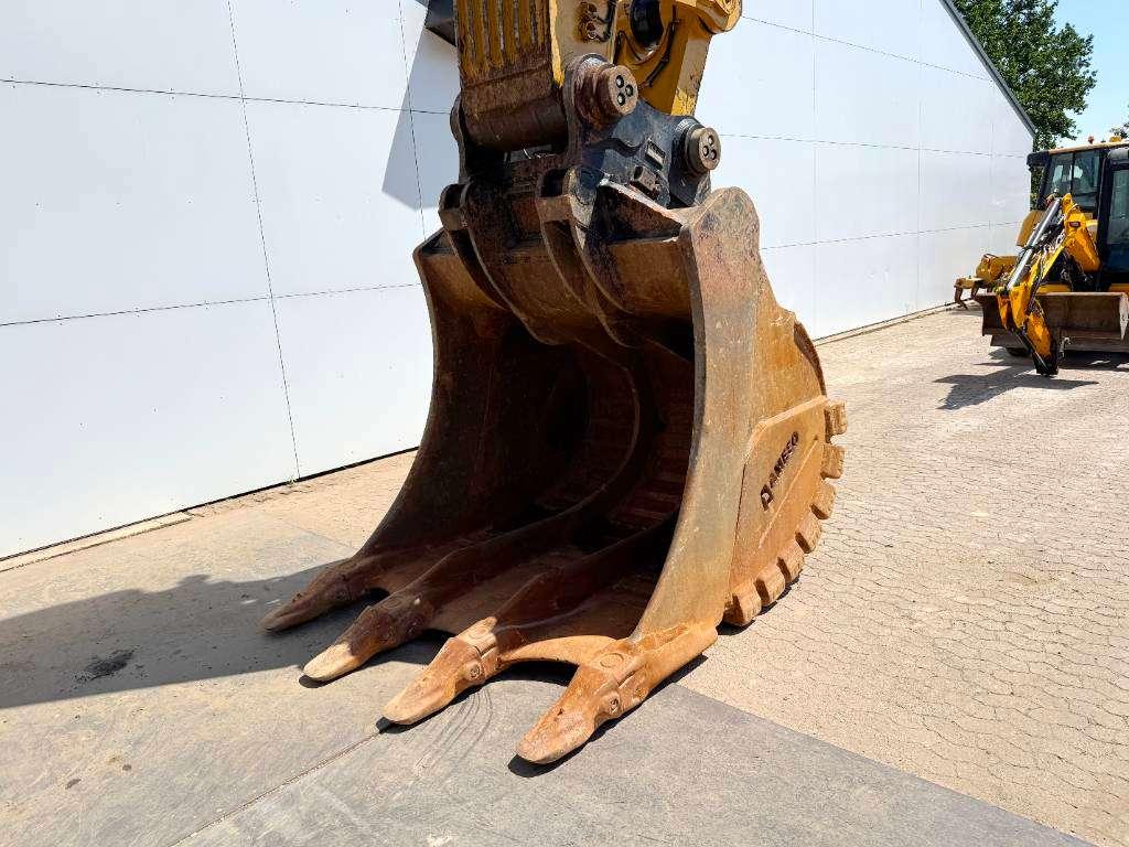 Caterpillar 390F - German Machine / Camera / Quick Coupler Photo 18