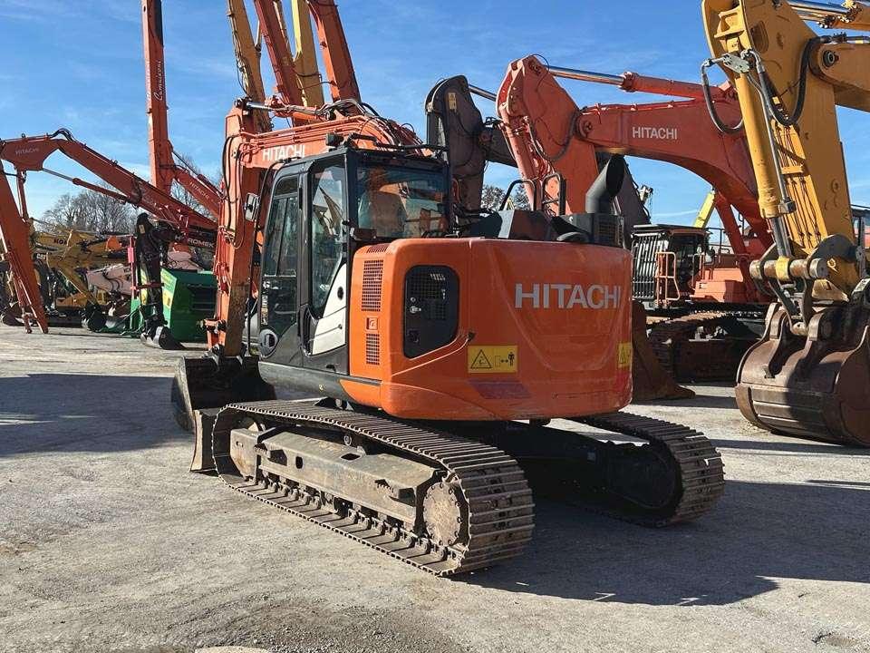 Hitachi ZX135US-6 Photo 3