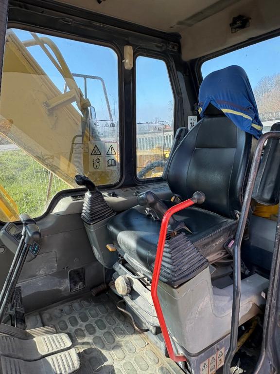 Komatsu PC160-6K Photo 8