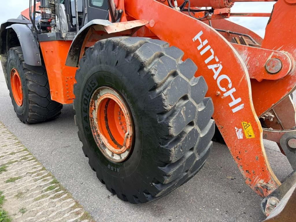 Hitachi ZW310-6 Photo 13