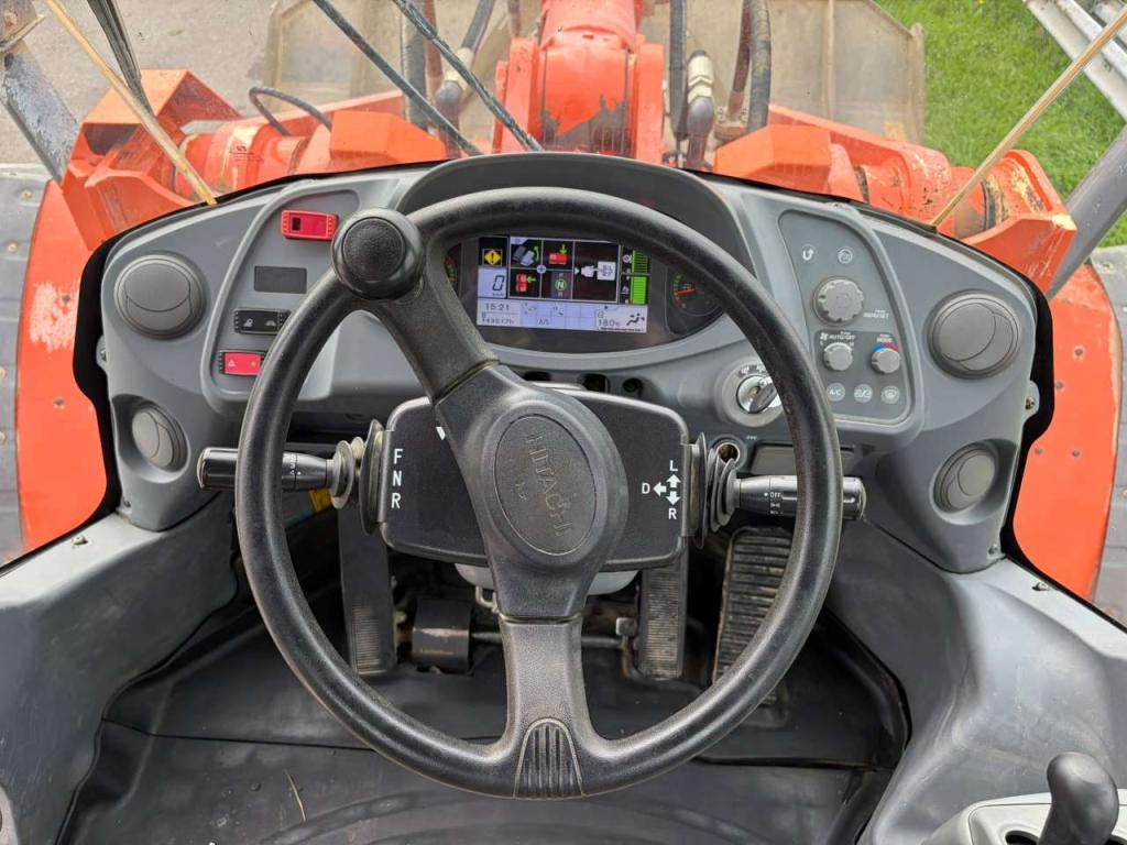 Hitachi ZW310-6 Photo 17