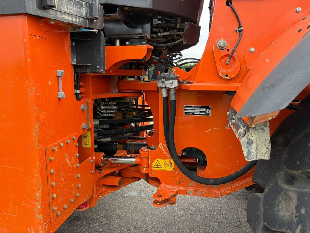 Hitachi ZW310-6 Photo 28