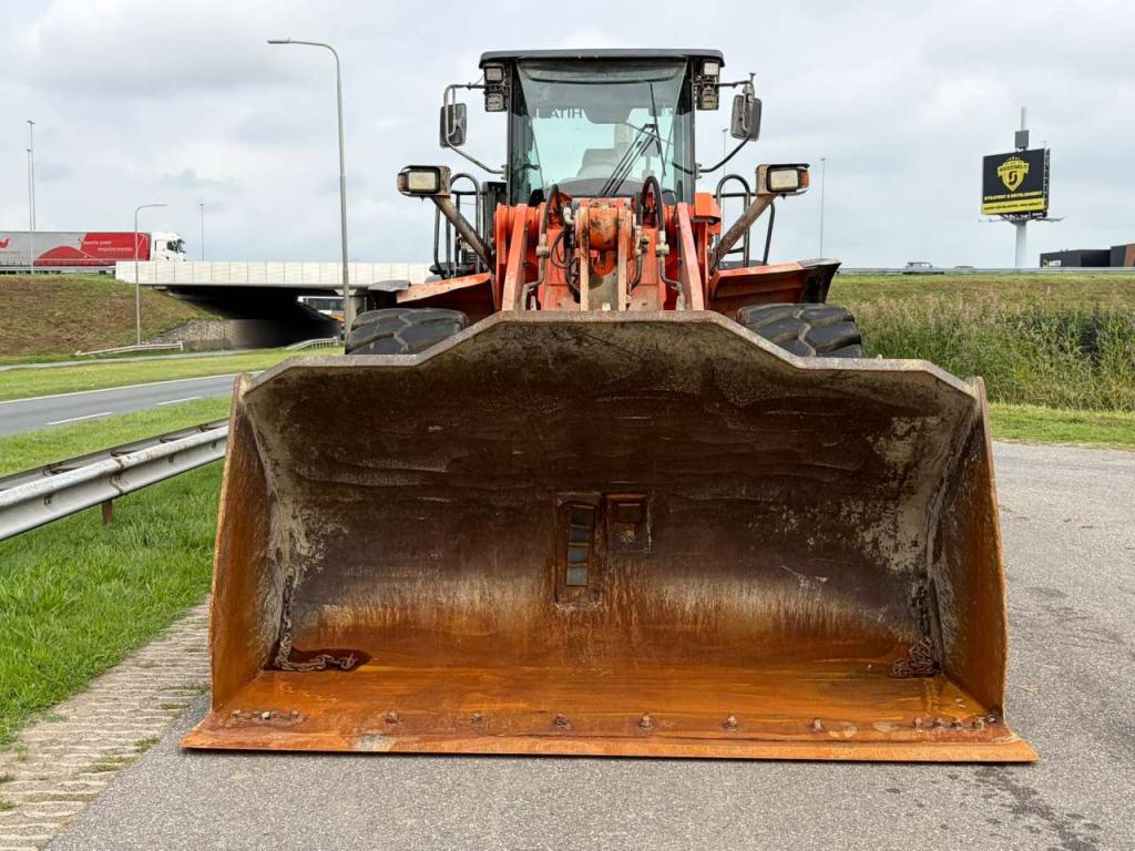 Hitachi ZW310-6 Photo 8