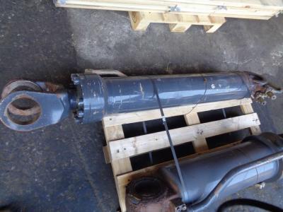 Piston de levage pour New Holland W 270 en vente par PRV Ricambi Srl