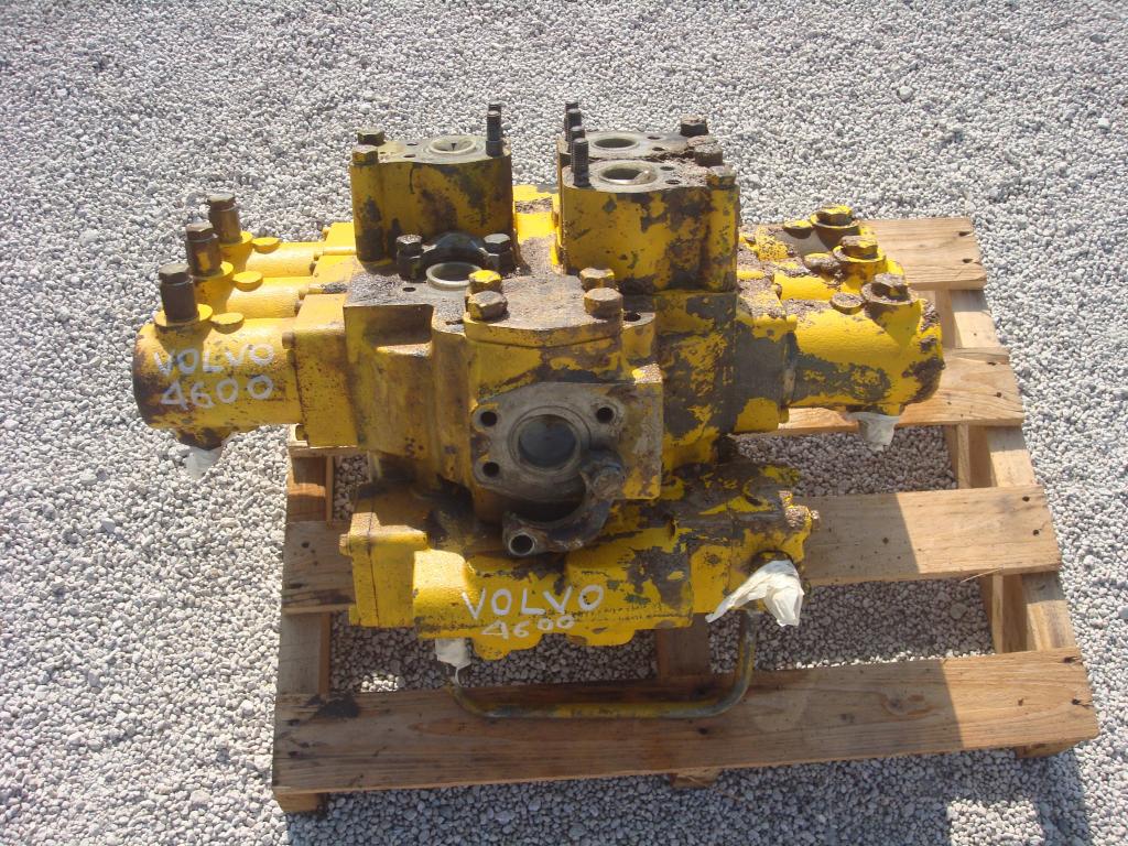 Distributeur hydraulique pour Volvo 4600 Photo 1