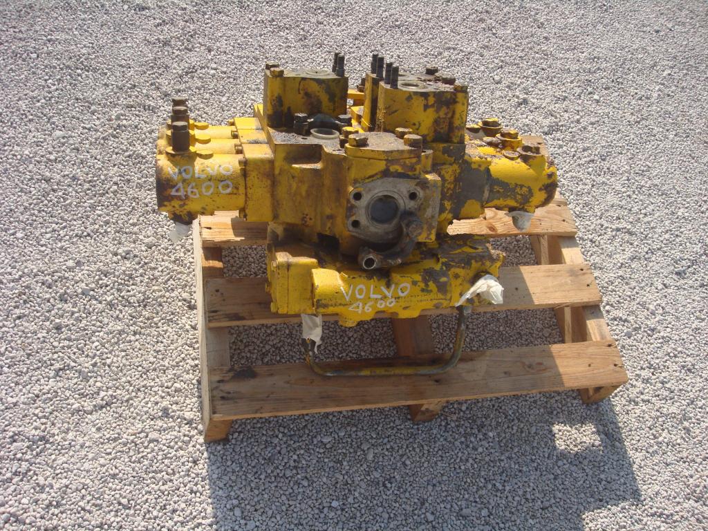 Distributeur hydraulique pour Volvo 4600 Photo 3