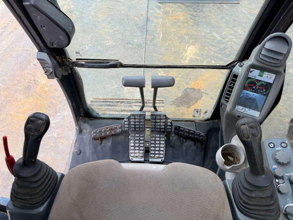 Hitachi ZX225LC-5B - New Bucket / Automatic Greasing / CAM Photo 9