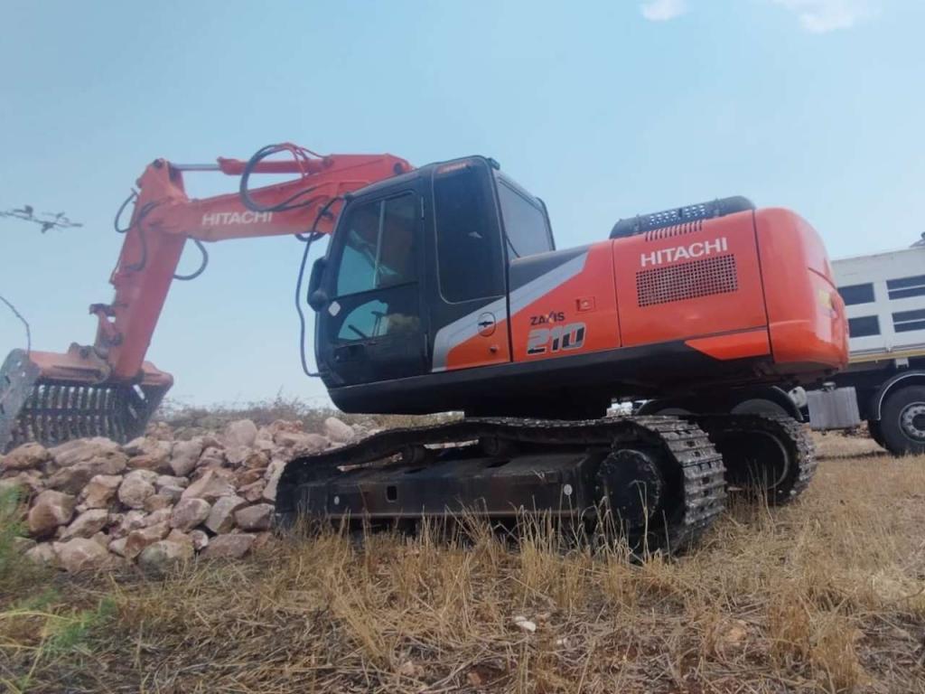 Hitachi ZX210 Photo 2