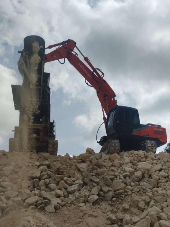 Hitachi ZX210 Photo 3