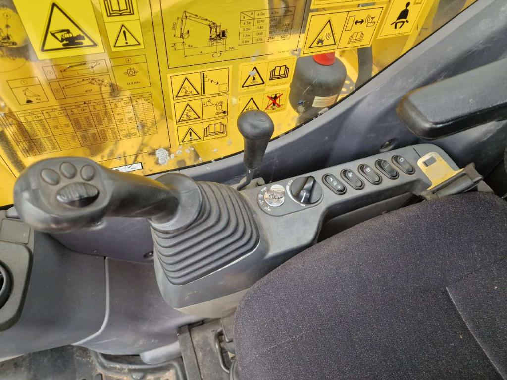 Komatsu PC138US-11 Photo 5