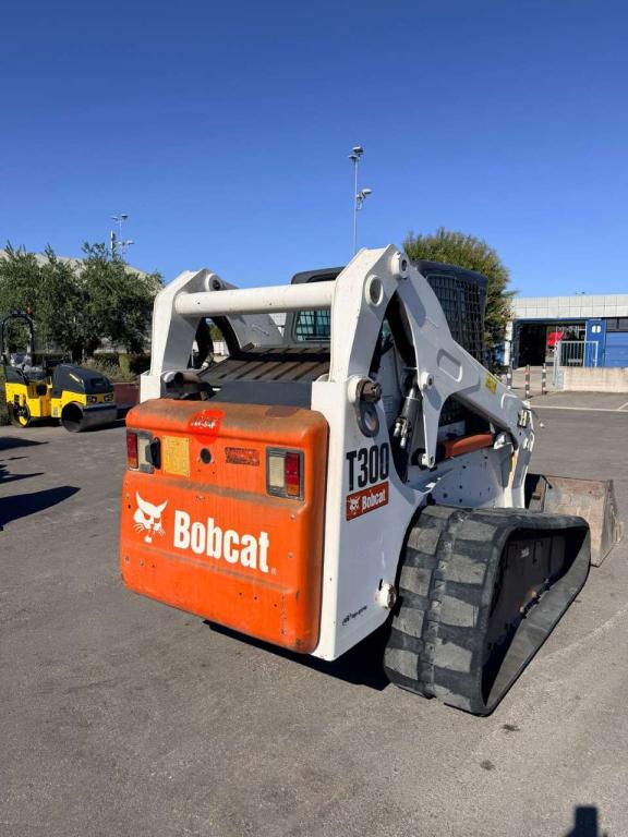 Bobcat T300 Photo 4
