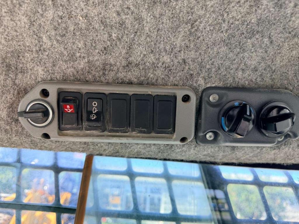 Bobcat T300 Photo 9