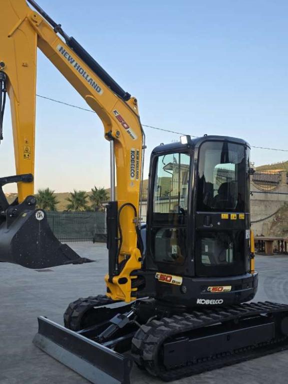 New Holland E50SR Photo 1