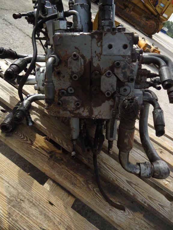 Distributeur hydraulique pour Hitachi ZAXIS 210.3 - 240 Photo 4