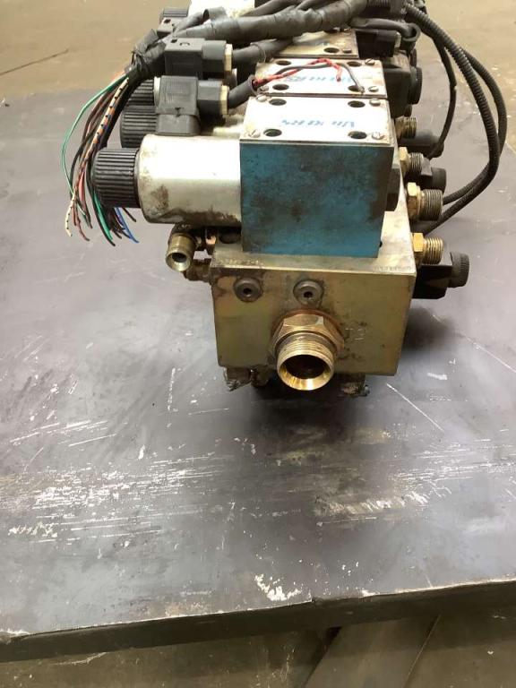 Distributeur hydraulique pour Bitelli BB650 Photo 3