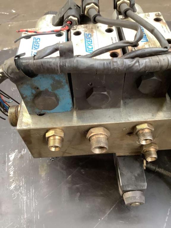 Distributeur hydraulique pour Bitelli BB650 Photo 4