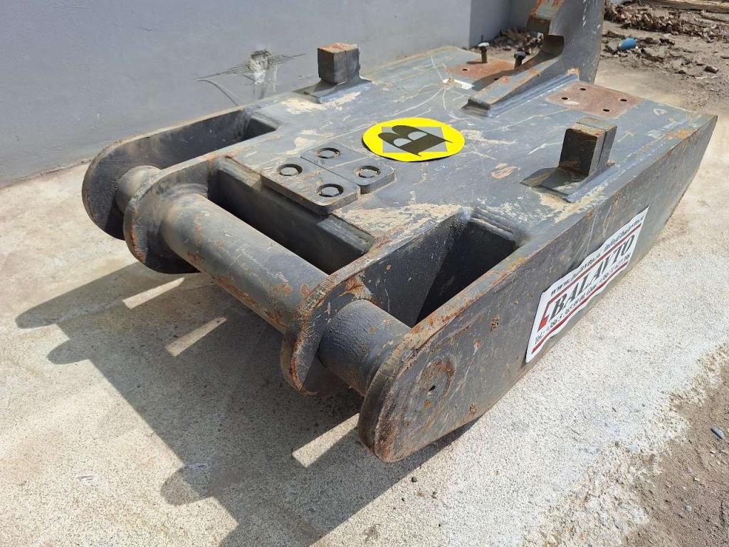 S3 for 38-43 ton excavators Attachment plate Photo 1